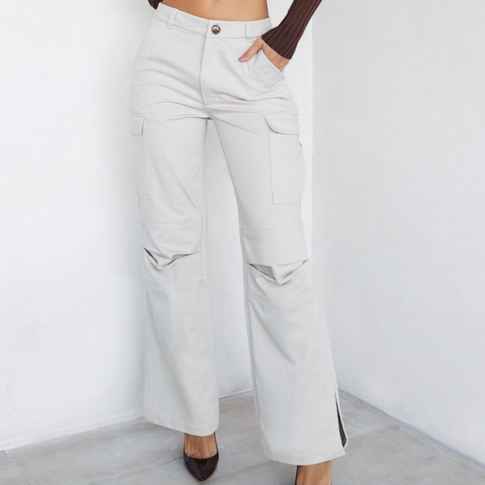 Mistress Rocks Amplify Cargos